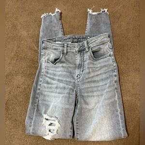 Women’s American Eagle gray distressed skinny jeans size 0 long